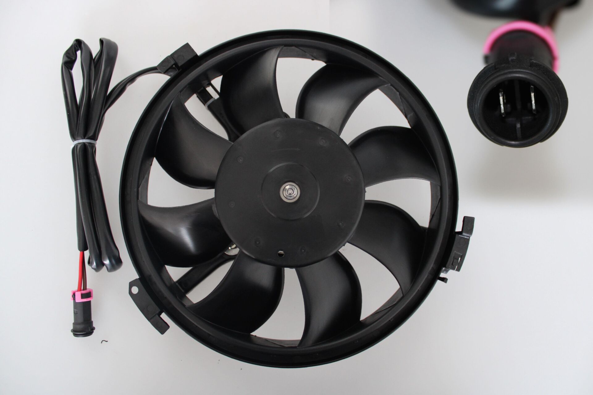 FAN MOTORU SAĞ PASSAT A4 A6 AEB ADP AFN 1.8 T 1.9 TDİ 97> 280MM (KABLOLU)