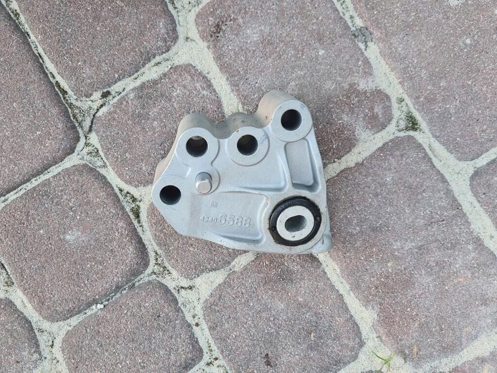 Opel Astra K Motor Takozu Üst