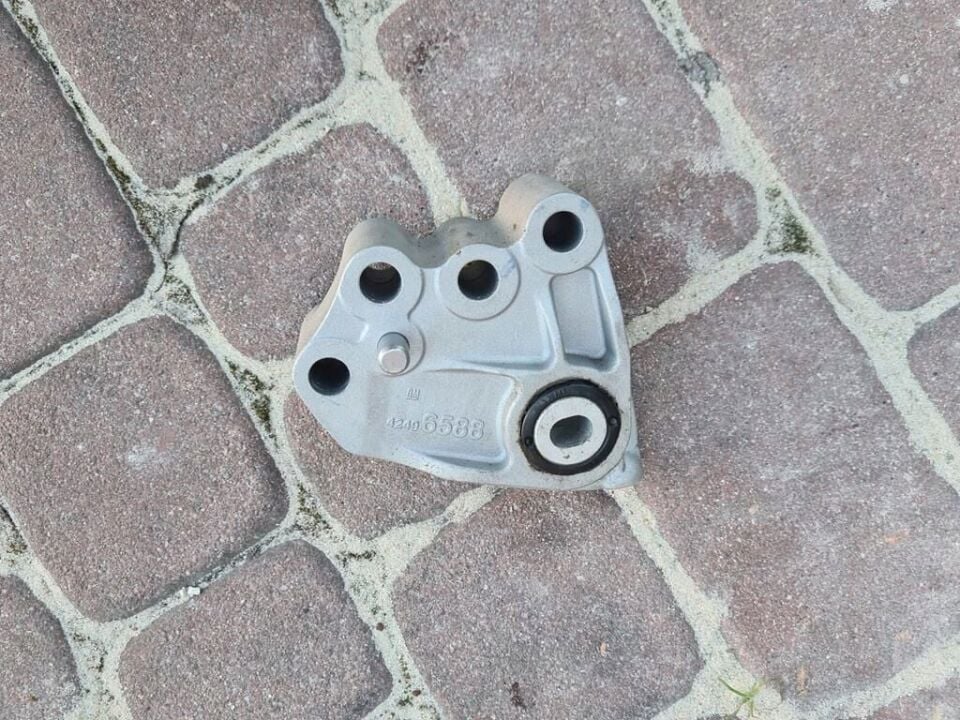 Opel Astra K Motor Takozu Üst