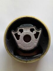 Volkswagen Golf 5 2004-2008 Model Arası Travers Takozu Alt İthal Ürün
